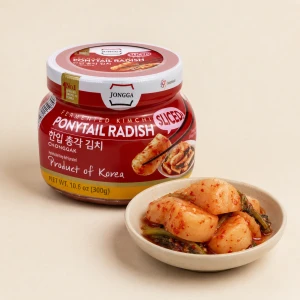 Kimchi Ponytail Radish Chonggak - kimchi z młodej rzodkwi z nacią 300 g | Jongga